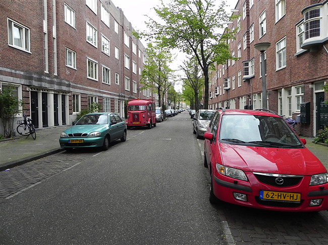 Waverstraat Amsterdam.
              <br/>
              Corrie Groen, 2014-04-17